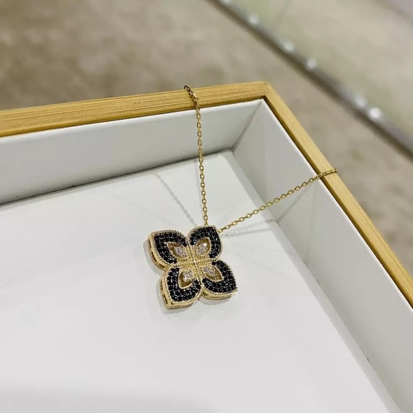 2ct Black Sapphire Venetian Fleur Pendant - Picture 5 of 13